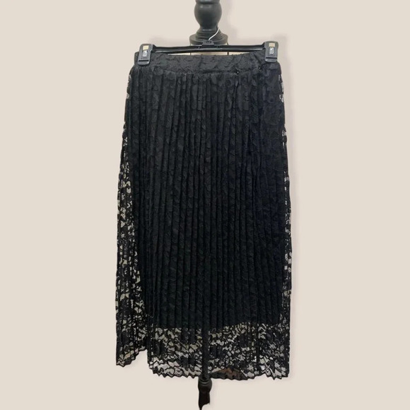 Lace skirt - Picture 1 of 1